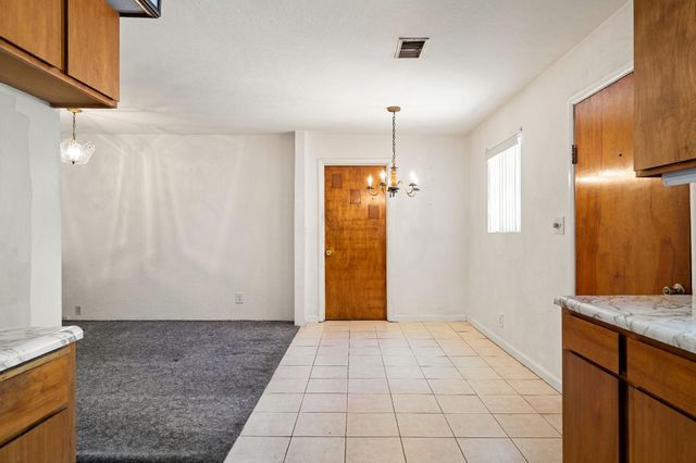 477 Lampasas Ave, Sacramento, CA 95815