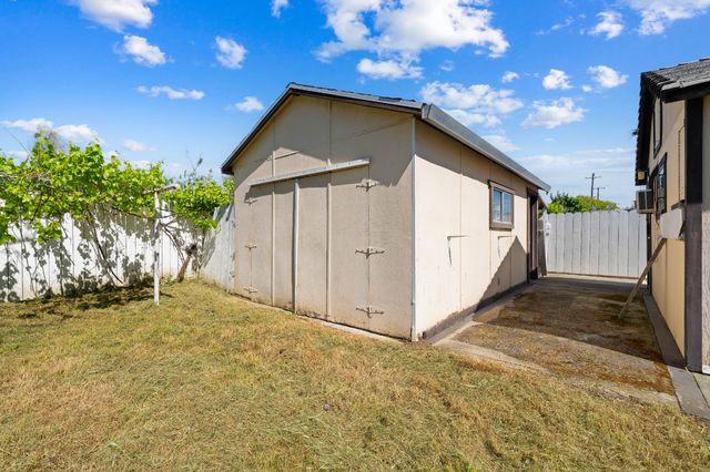 477 Lampasas Ave, Sacramento, CA 95815