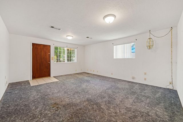 477 Lampasas Ave, Sacramento, CA 95815