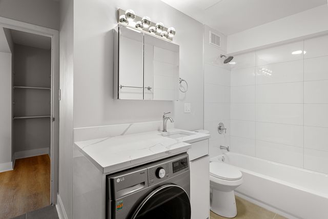 6166 N Sheridan Road 20C, Chicago, IL 60660