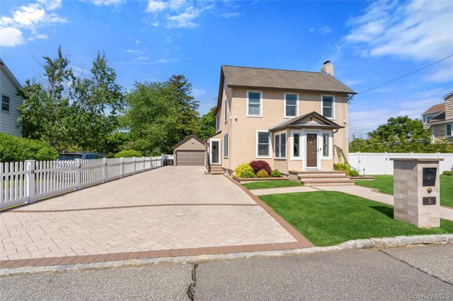 16 West Street, West Islip, NY 11795