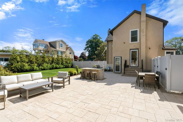 16 West Street, West Islip, NY 11795