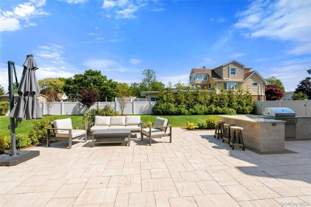 16 West Street, West Islip, NY 11795