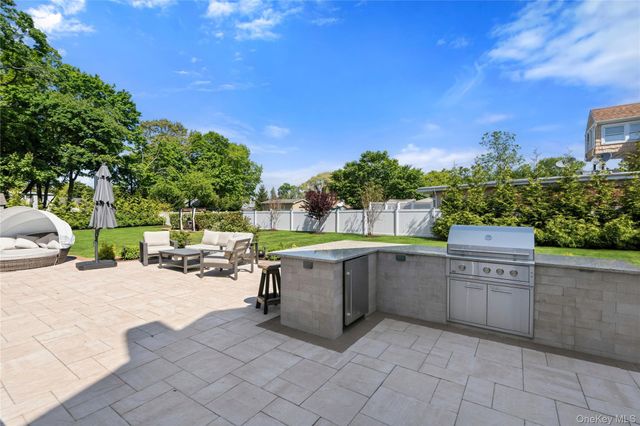 16 West Street, West Islip, NY 11795