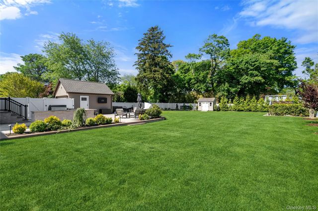 16 West Street, West Islip, NY 11795