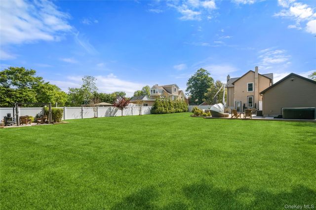 16 West Street, West Islip, NY 11795