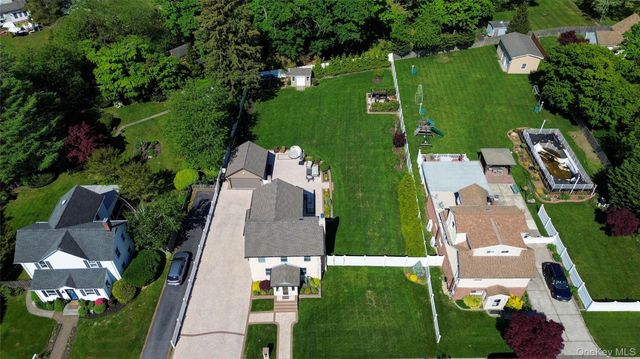 16 West Street, West Islip, NY 11795