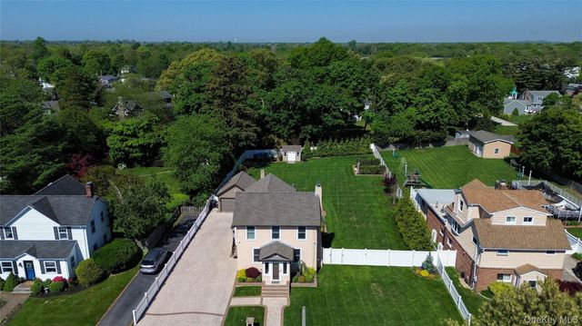 16 West Street, West Islip, NY 11795