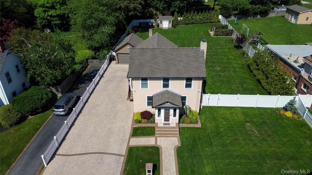 16 West Street, West Islip, NY 11795