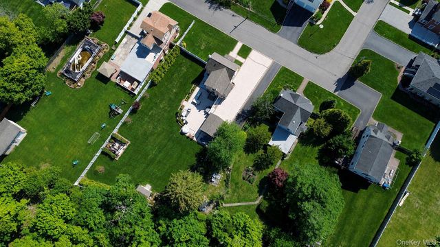 16 West Street, West Islip, NY 11795