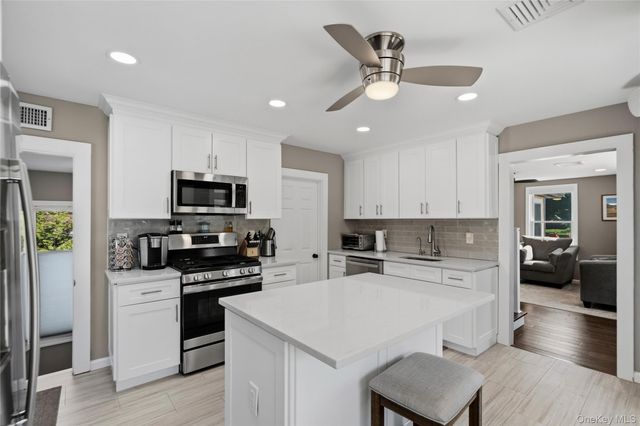 16 West Street, West Islip, NY 11795