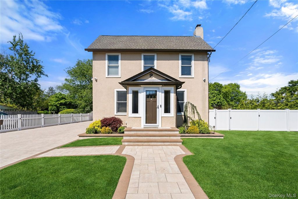 16 West Street, West Islip, NY 11795