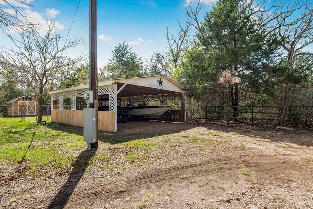 376 Loganberry Road, Somerville, TX 77879