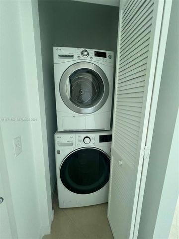 300 S Biscayne Blvd PH-3907, Miami, FL 33131