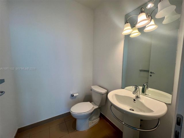 300 S Biscayne Blvd PH-3907, Miami, FL 33131