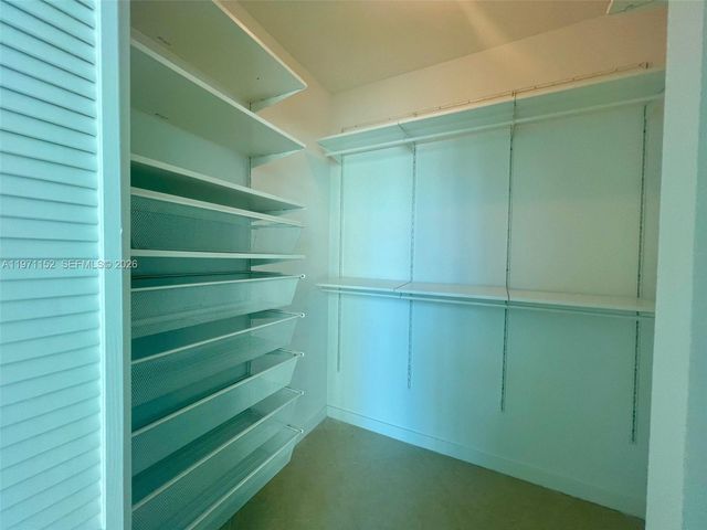 300 S Biscayne Blvd PH-3907, Miami, FL 33131