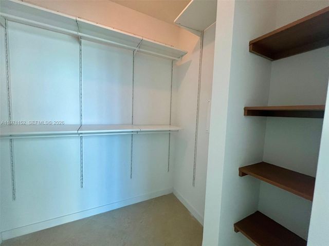 300 S Biscayne Blvd PH-3907, Miami, FL 33131