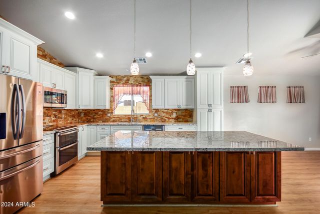 11365 E Downing Circle, Mesa, AZ 85207