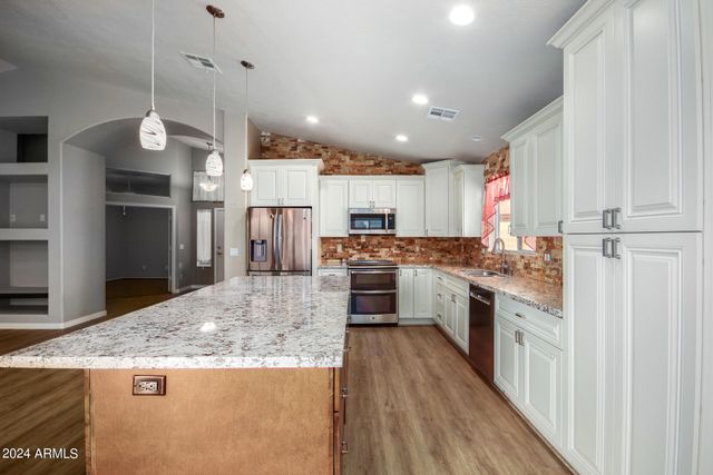 11365 E Downing Circle, Mesa, AZ 85207