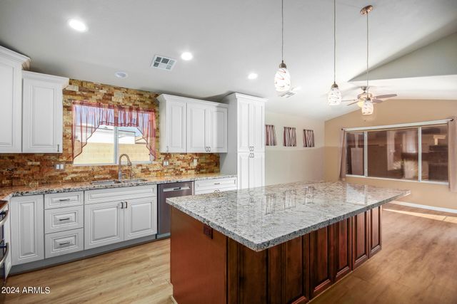 11365 E Downing Circle, Mesa, AZ 85207