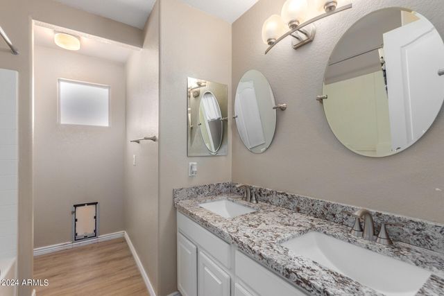 11365 E Downing Circle, Mesa, AZ 85207