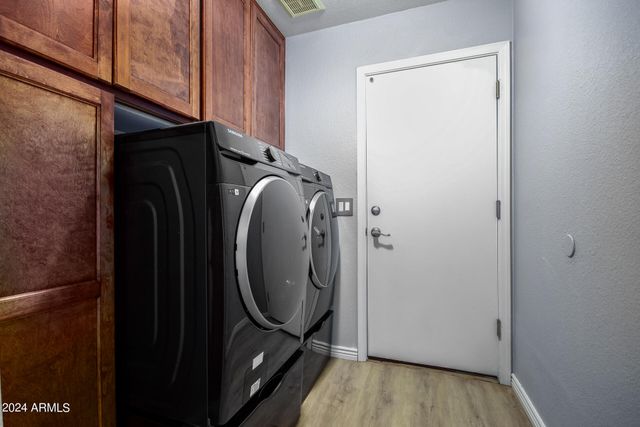 11365 E Downing Circle, Mesa, AZ 85207