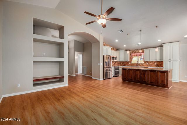 11365 E Downing Circle, Mesa, AZ 85207