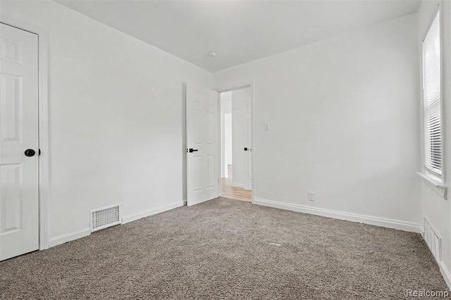 19341 Oakfield Street, Detroit, MI 48235