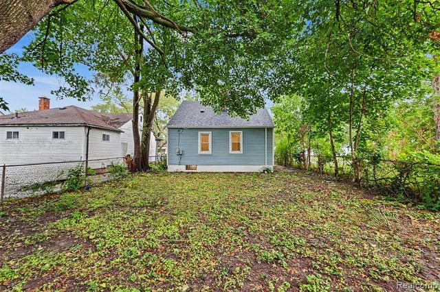 19341 Oakfield Street, Detroit, MI 48235