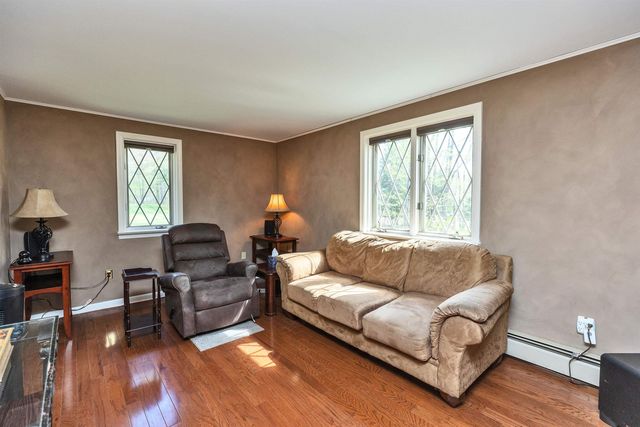 6 Nancy Lane, Hooksett, NH 03106