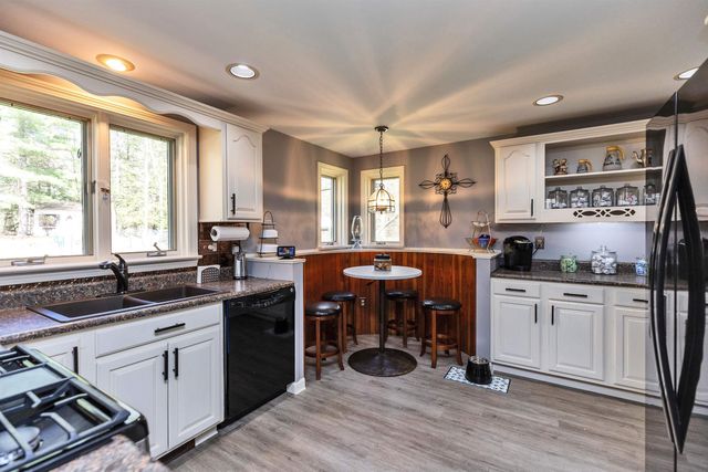6 Nancy Lane, Hooksett, NH 03106