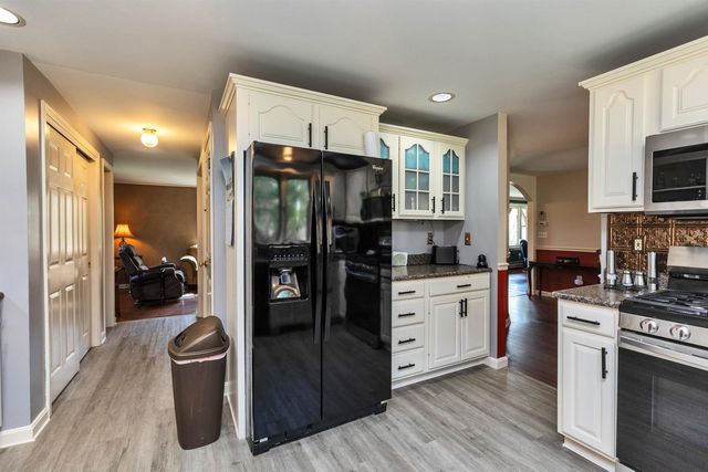6 Nancy Lane, Hooksett, NH 03106
