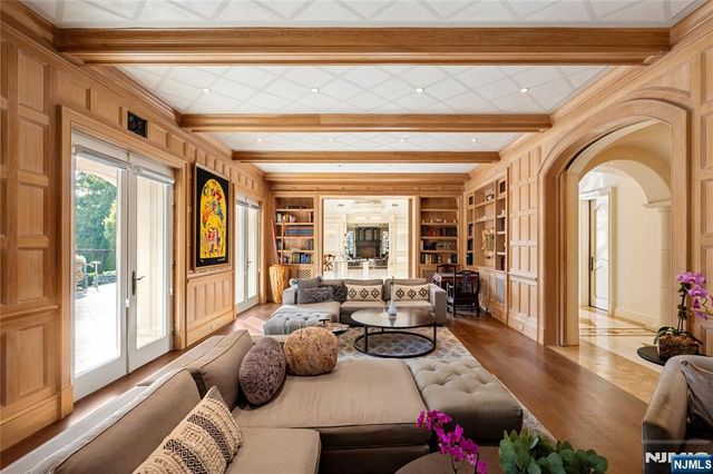 31 Rio Vista Drive, Alpine, NJ 07620