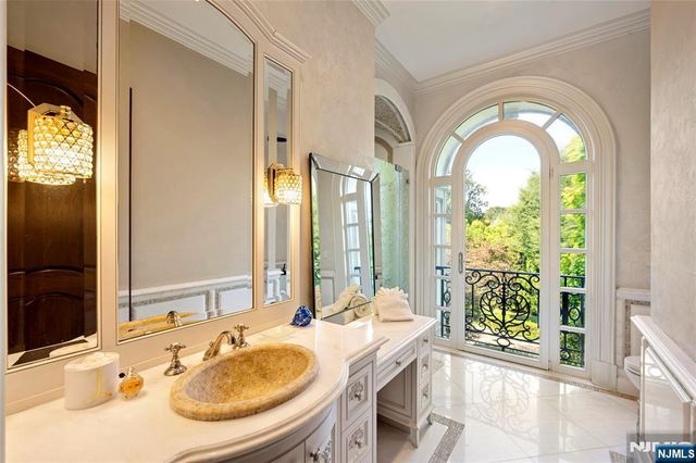 31 Rio Vista Drive, Alpine, NJ 07620