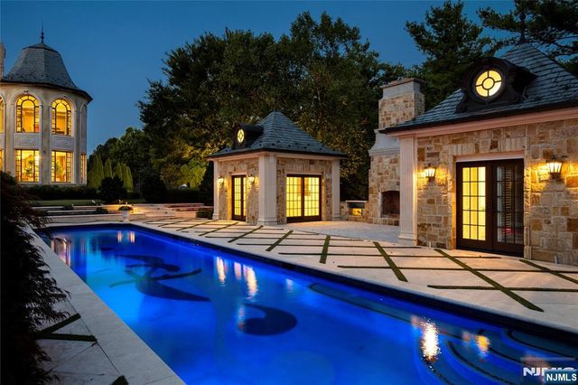 31 Rio Vista Drive, Alpine, NJ 07620