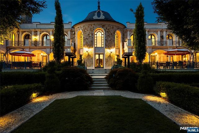 31 Rio Vista Drive, Alpine, NJ 07620