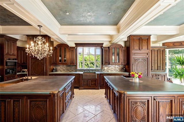 31 Rio Vista Drive, Alpine, NJ 07620