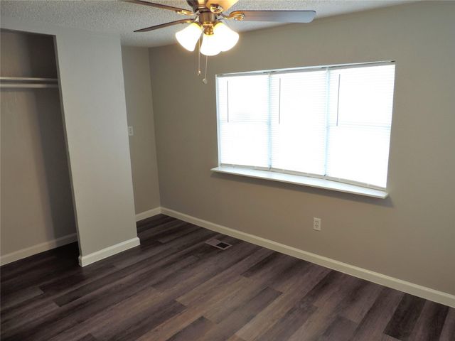 1668 Fm 2518 85, Cleveland, TX 77327