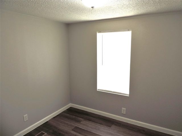 1668 Fm 2518 85, Cleveland, TX 77327