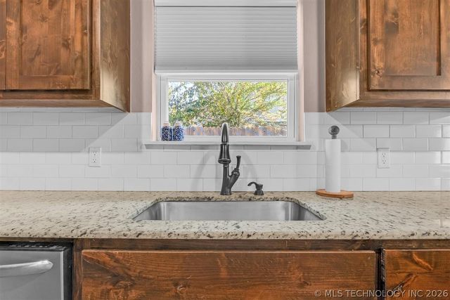 2322 S Cedar Street, Sapulpa, OK 74066