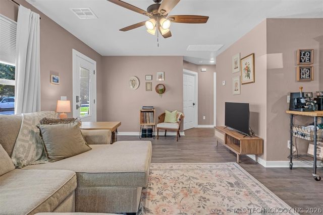 2322 S Cedar Street, Sapulpa, OK 74066