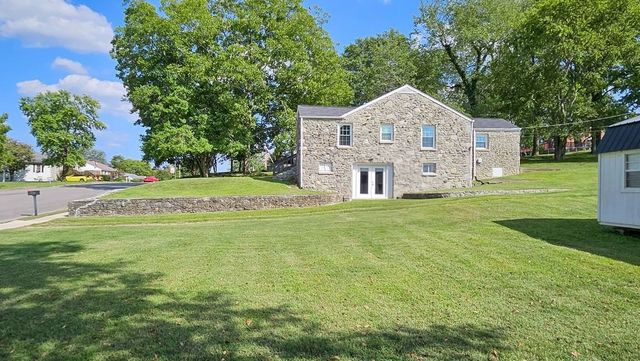 710 Hatcher Dr, Fayetteville, TN 37334