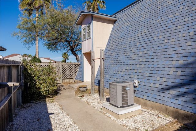 13813 Flintlock Dr, Corpus Christi, TX 78418