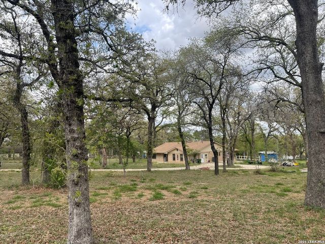 135 Pullman, La Vernia, TX 78121