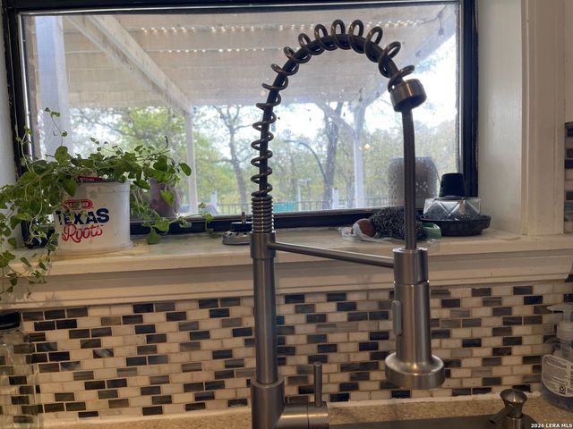 135 Pullman, La Vernia, TX 78121