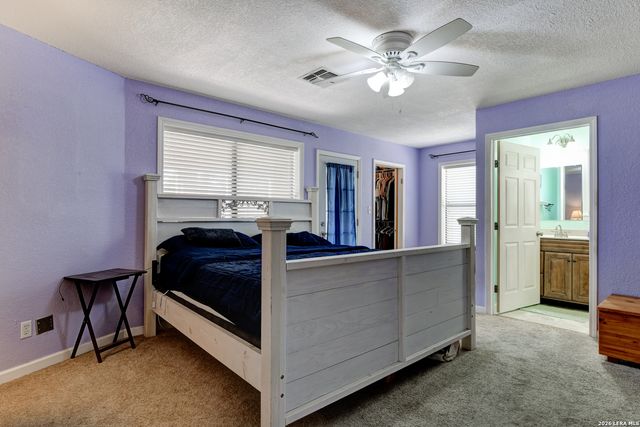 135 Pullman, La Vernia, TX 78121