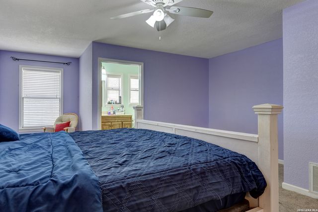 135 Pullman, La Vernia, TX 78121