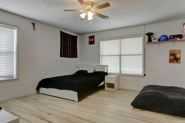 135 Pullman, La Vernia, TX 78121