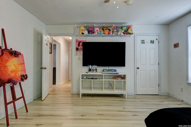 135 Pullman, La Vernia, TX 78121