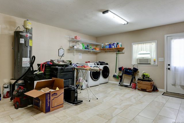 135 Pullman, La Vernia, TX 78121